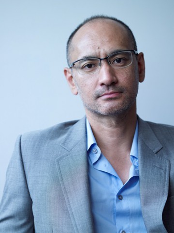 吉田修一さん-360x480.jpg 吉田修一さん-360x480.jpg